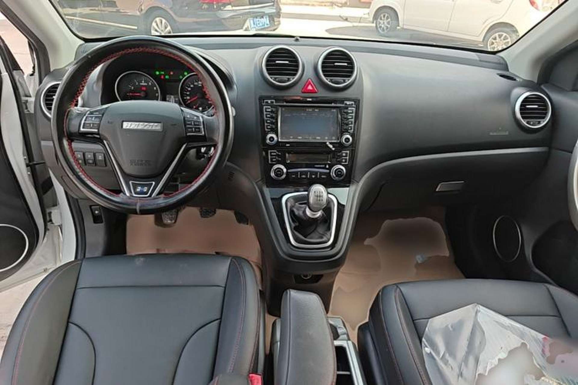 Used Haval H6 2016 Upgraded Model 1.5T Manual Two-Wheel Drive Elite Version Center Console