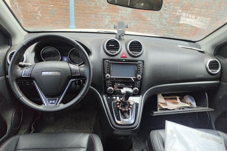 Used Haval H6 2016 Upgraded Model 1.5T Automatic Two-Wheel Drive Elite Version Center Console