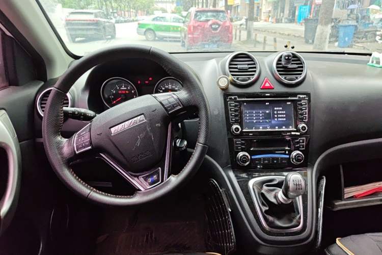 Used Haval H6 2016 Upgraded Model 1.5T Manual Two-Wheel Drive Elite Version Center Console