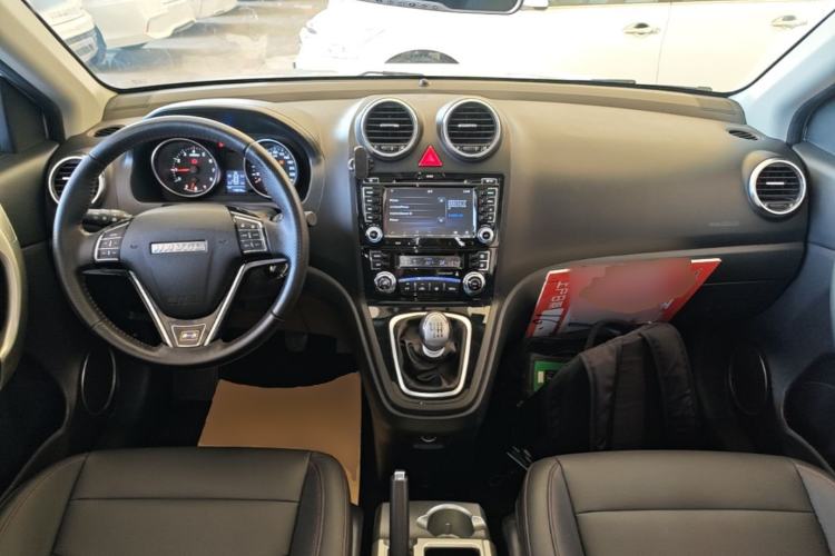 Used Haval H6 2016 Upgraded Model 1.5T Manual Two-Wheel Drive Elite Version Center Console