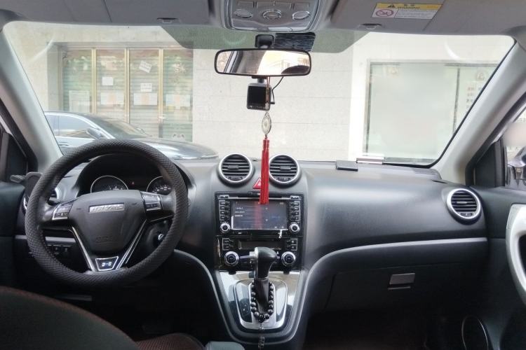 Used Haval H6 2016 Upgraded Model 1.5T Automatic Two-Wheel Drive Prestige Version Center Console