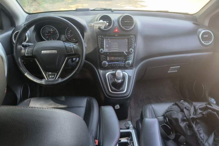 Used Haval H6 2016 Upgraded Model 1.5T Manual Two-Wheel Drive Elite Version Center Console