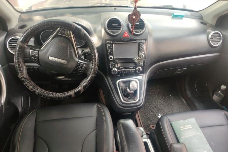 Used Haval H6 2016 Upgraded Model 1.5T Manual Two-Wheel Drive Urban Version Center Console