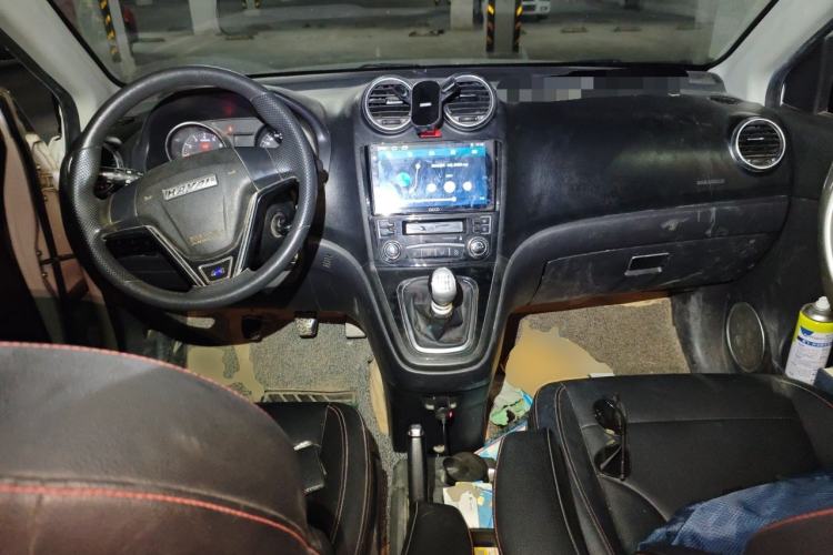 Used Haval H6 2016 Upgraded Model 1.5T Manual Two-Wheel Drive Urban Version Center Console