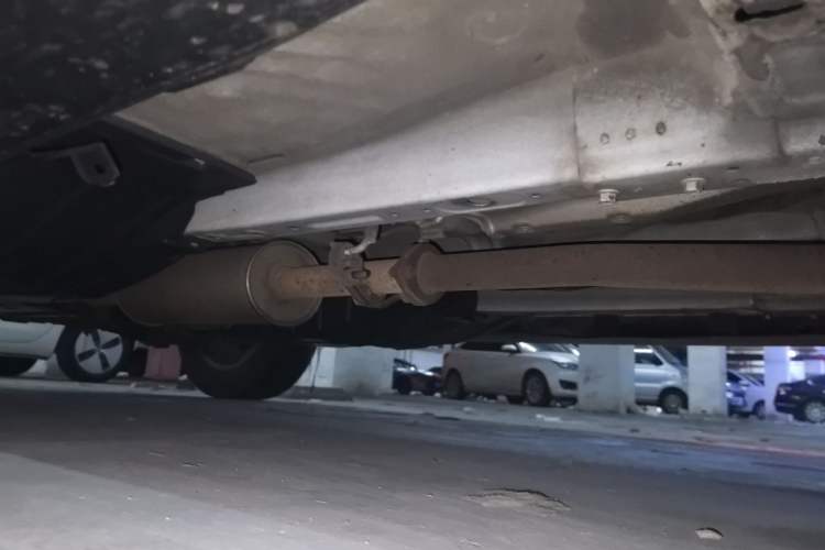 Used Haval H6 2016 Upgraded Model 1.5T Manual Two-Wheel Drive Urban Version Chassis Front Right