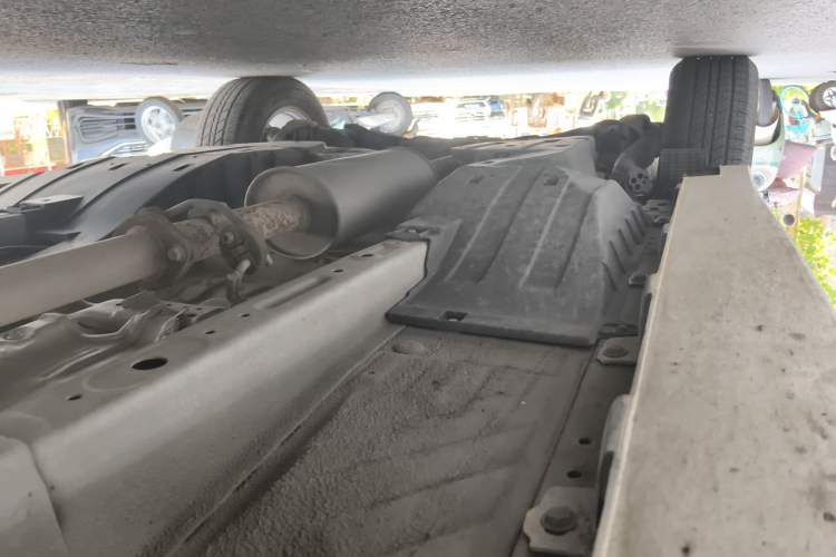 Used Haval H6 2016 Upgraded Model 1.5T Manual Two-Wheel Drive Urban Version Chassis Front Right