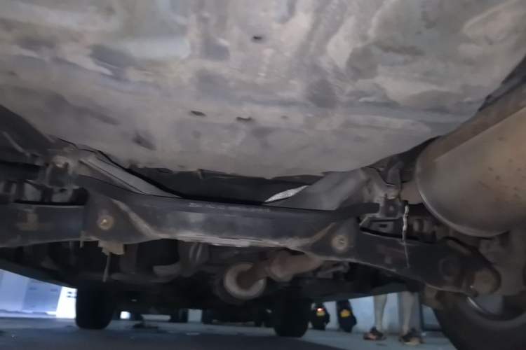 Used Haval H6 2016 Upgraded Model 1.5T Manual Two-Wheel Drive Urban Version Chassis Rear