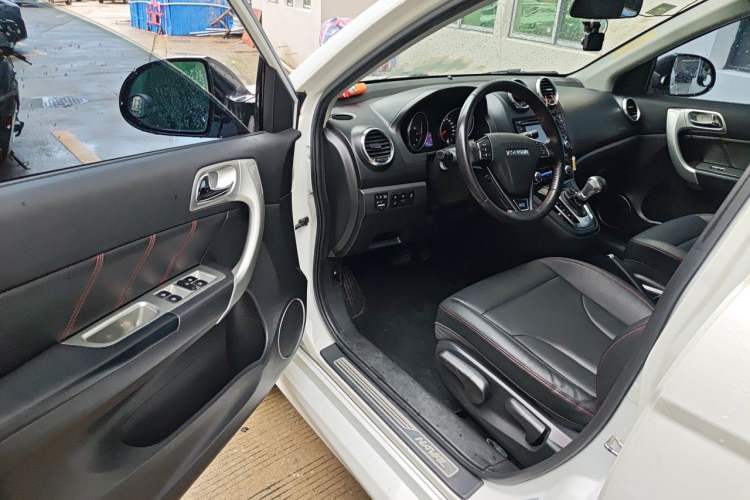 Used Haval H6 2016 Upgraded Model 1.5T Automatic Two-Wheel Drive Elite Version Driver Seat