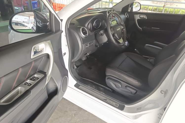 Used Haval H6 2016 Upgraded Model 1.5T Automatic Two-Wheel Drive Elite Version Driver Seat