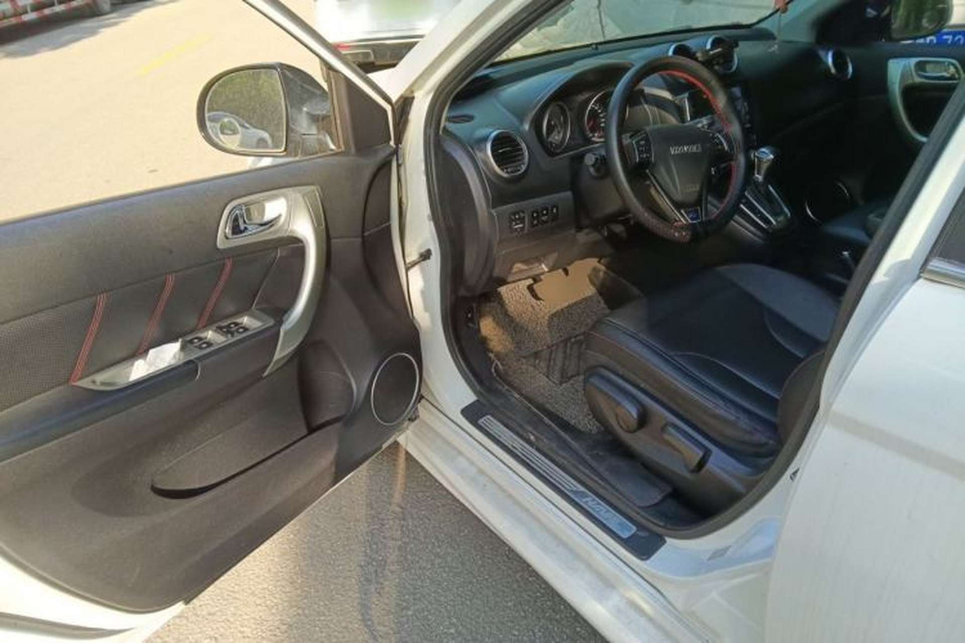 Used Haval H6 2016 Upgraded Model 1.5T Automatic Two-Wheel Drive Elite Version Driver Seat
