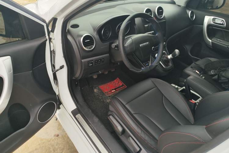 Used Haval H6 2016 Upgraded Model 1.5T Manual Two-Wheel Drive Urban Version Driver Seat