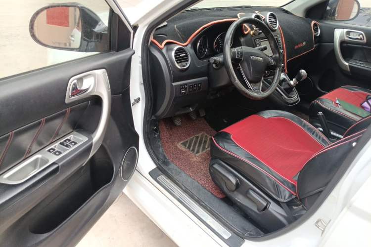 Used Haval H6 2016 Upgraded Model 1.5T Manual Two-Wheel Drive Elite Version Driver Seat