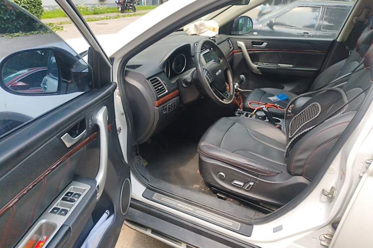 Used Haval H6 2016 Upgraded Model 1.5T Manual Two-Wheel Drive Prestige Version Driver Seat