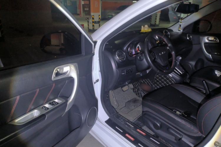 Used Haval H6 2016 Upgraded Model 1.5T Automatic Two-Wheel Drive Elite Version Driver Seat