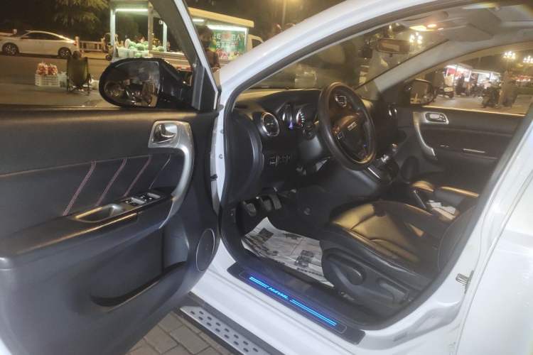 Used Haval H6 2016 Upgraded Model 1.5T Manual Two-Wheel Drive Elite Version Driver Seat