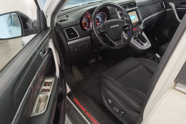 Used Haval H6 2016 Upgraded Model 1.5T Automatic Two-Wheel Drive Elite Version Driver Seat