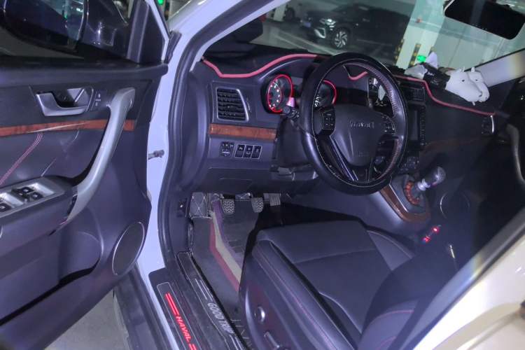 Used Haval H6 2016 Upgraded Model 1.5T Manual Two-Wheel Drive Prestige Version Driver Seat