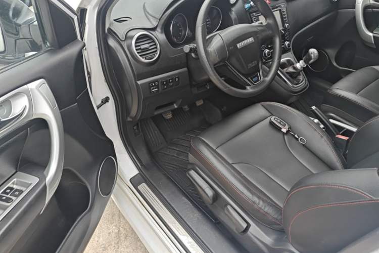 Used Haval H6 2016 Upgraded Model 1.5T Manual Two-Wheel Drive Urban Version Driver Seat