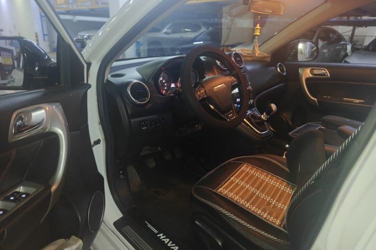 Used Haval H6 2016 Upgraded Model 1.5T Manual Two-Wheel Drive Elite Version Driver Seat