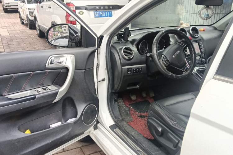 Used Haval H6 2016 Upgraded Model 1.5T Manual Two-Wheel Drive Elite Version Driver Seat