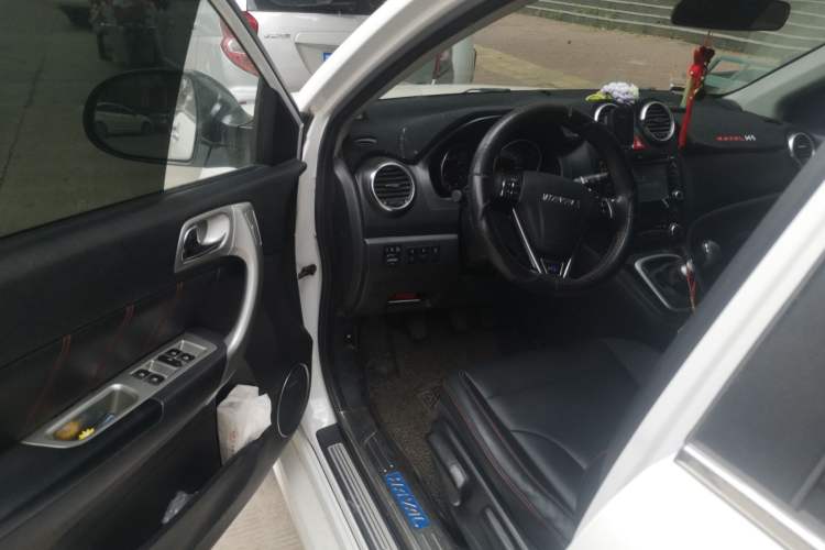 Used Haval H6 2016 Upgraded Model 1.5T Manual Two-Wheel Drive Elite Version Driver Seat