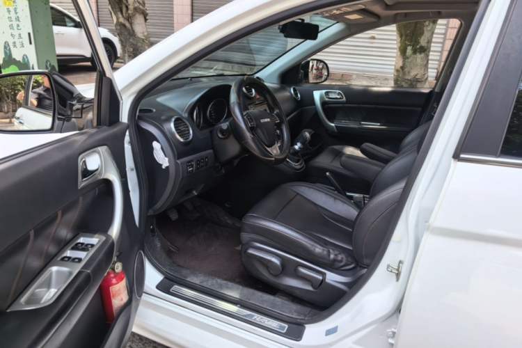 Used Haval H6 2016 Upgraded Model 1.5T Manual Two-Wheel Drive Elite Version Driver Seat