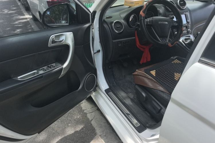 Used Haval H6 2016 Upgraded Model 1.5T Manual Two-Wheel Drive Elite Version Driver Seat