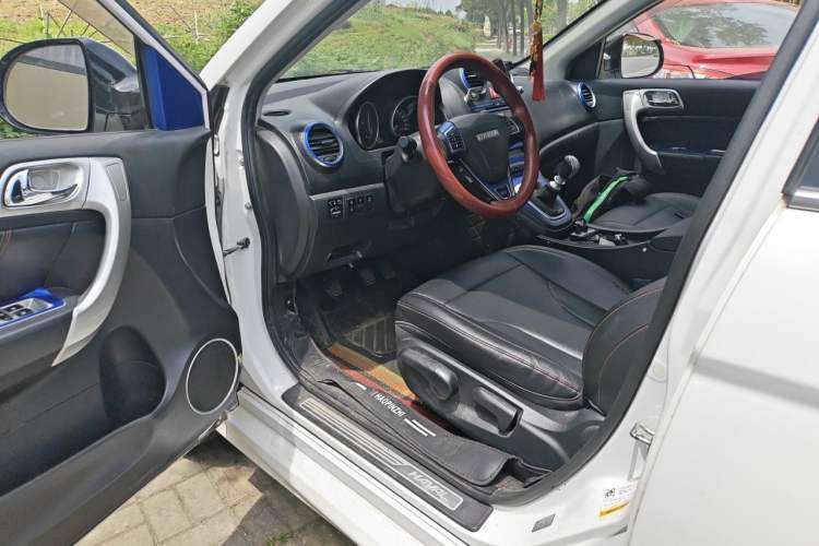 Used Haval H6 2016 Upgraded Model 1.5T Manual Two-Wheel Drive Elite Version Driver Seat