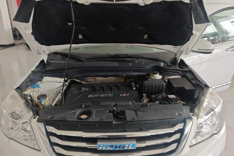 Used Haval H6 2016 Upgraded Model 1.5T Manual Two-Wheel Drive Elite Version Engine Bay
