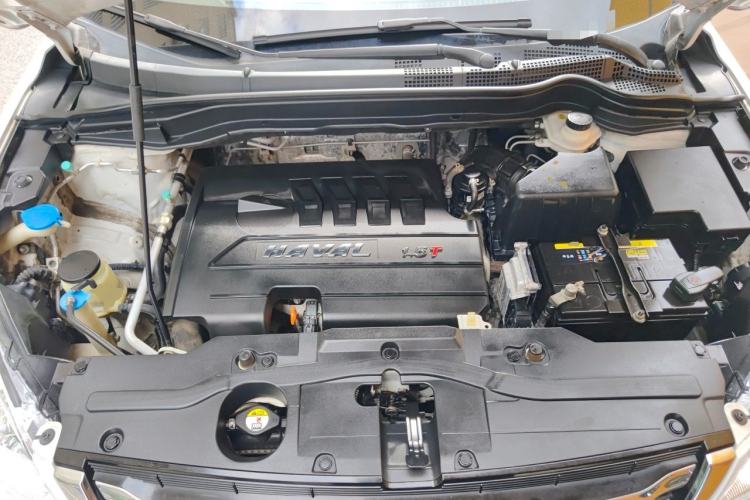Used Haval H6 2016 Upgraded Model 1.5T Manual Two-Wheel Drive Elite Version Engine Bay