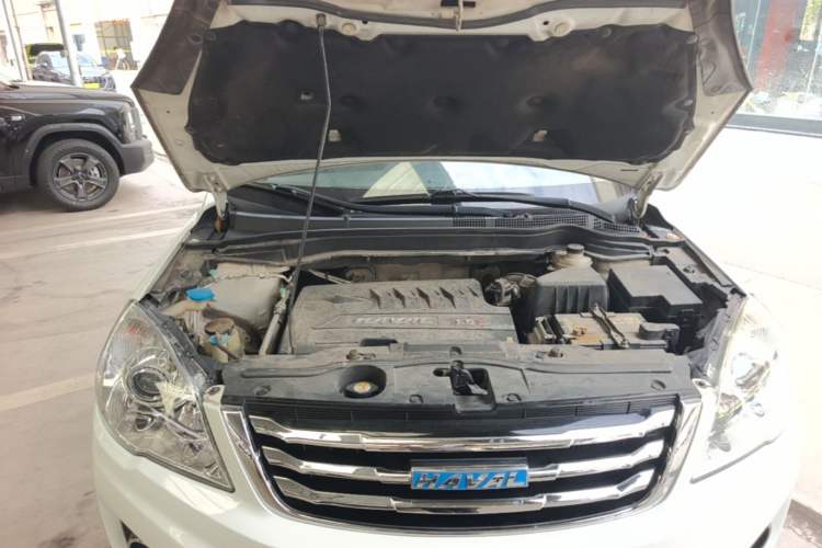 Used Haval H6 2016 Upgraded Model 1.5T Manual Two-Wheel Drive Elite Version Engine Bay
