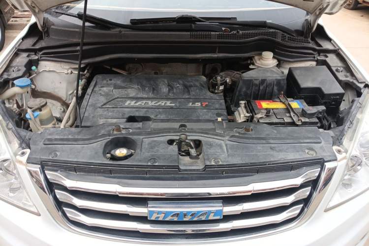 Used Haval H6 2016 Upgraded Model 1.5T Manual Two-Wheel Drive Elite Version Engine Bay
