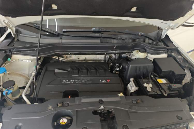 Used Haval H6 2016 Upgraded Model 1.5T Automatic Two-Wheel Drive Elite Version Engine Bay