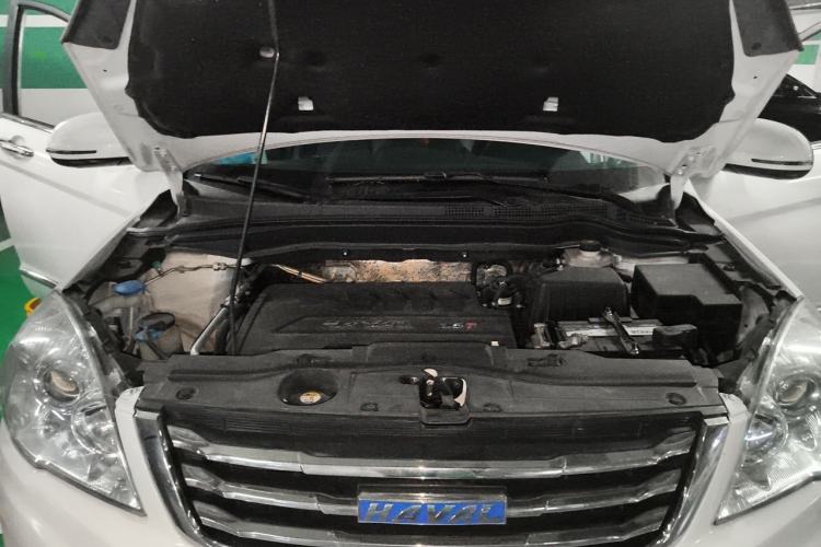 Used Haval H6 2016 Upgraded Model 1.5T Manual Two-Wheel Drive Elite Version Engine Bay
