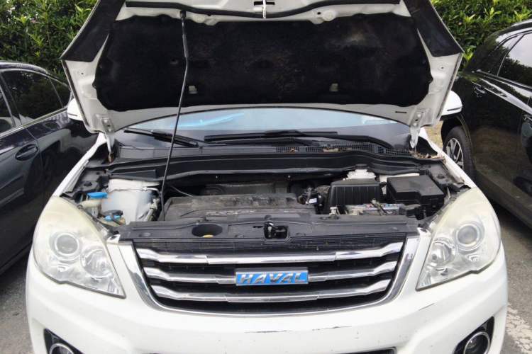 Used Haval H6 2016 Upgraded Model 1.5T Manual Two-Wheel Drive Elite Version Engine Bay