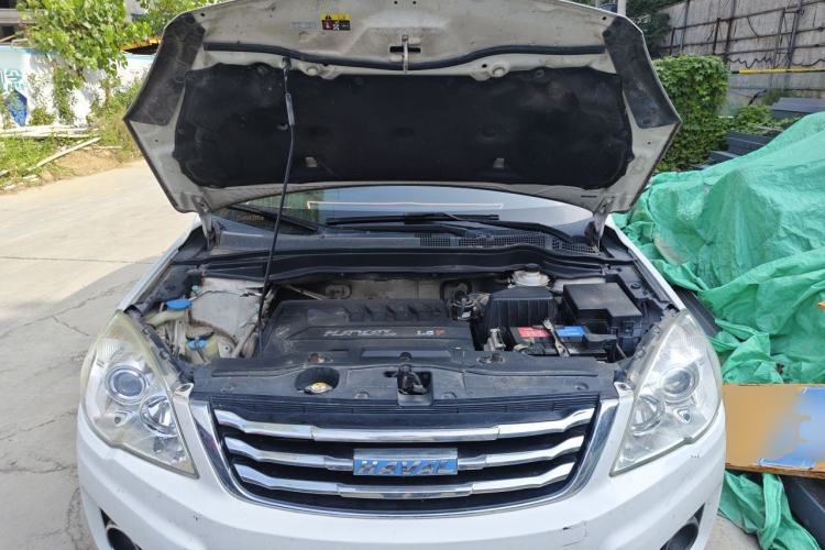 Used Haval H6 2016 Upgraded Model 1.5T Manual Two-Wheel Drive Elite Version Engine Bay