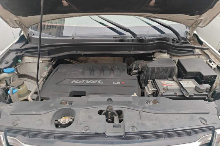 Used Haval H6 2016 Upgraded Model 1.5T Manual Two-Wheel Drive Elite Version Engine Bay