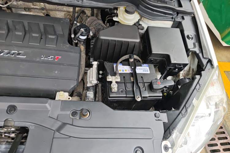 Used Haval H6 2016 Upgraded Model 1.5T Automatic Two-Wheel Drive Elite Version Engine Bay Left