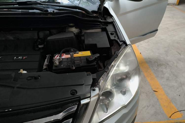 Used Haval H6 2016 Upgraded Model 1.5T Automatic Two-Wheel Drive Elite Version Engine Bay Left