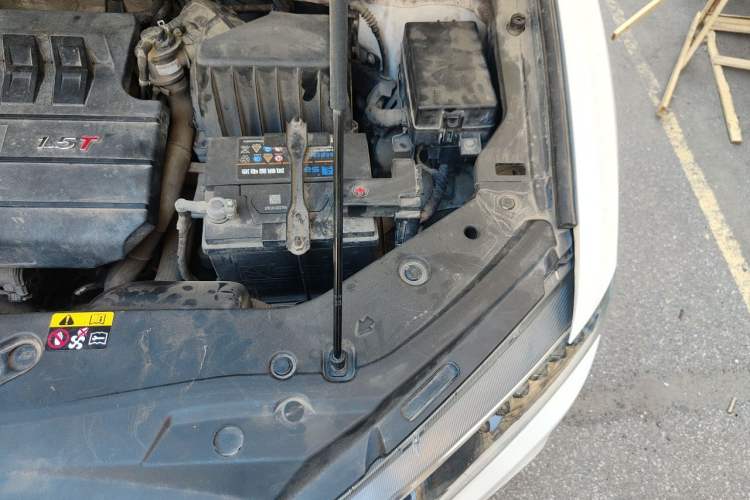 Used Haval H6 2016 Upgraded Model 1.5T Manual Two-Wheel Drive Urban Version Engine Bay Left
