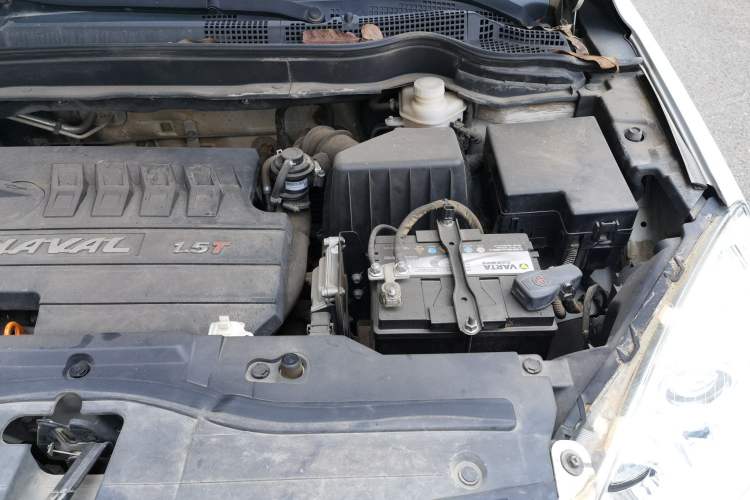 Used Haval H6 2016 Upgraded Model 1.5T Automatic Two-Wheel Drive Elite Version Engine Bay Left