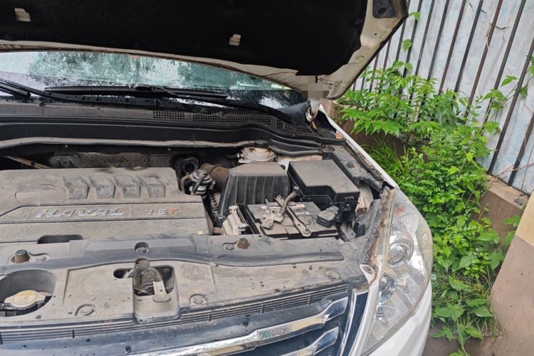 Used Haval H6 2016 Upgraded Model 1.5T Automatic Two-Wheel Drive Elite Version Engine Bay Left