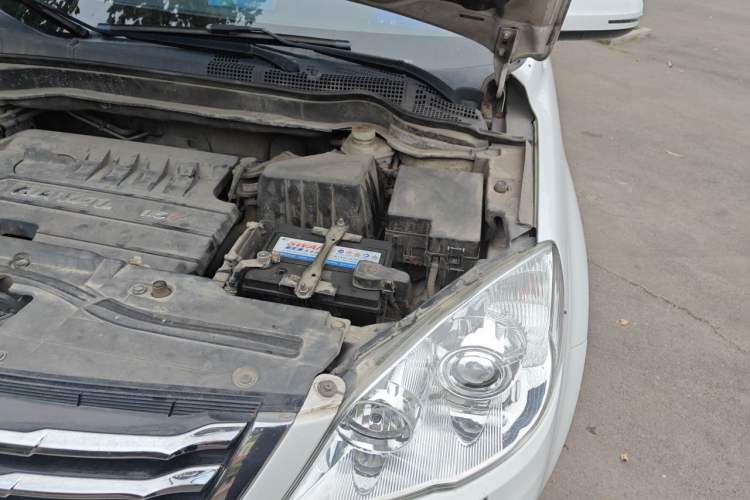 Used Haval H6 2016 Upgraded Model 1.5T Manual Two-Wheel Drive Elite Version Engine Bay Left
