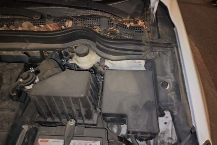 Used Haval H6 2016 Upgraded Model 1.5T Manual Two-Wheel Drive Urban Version Engine Bay Left