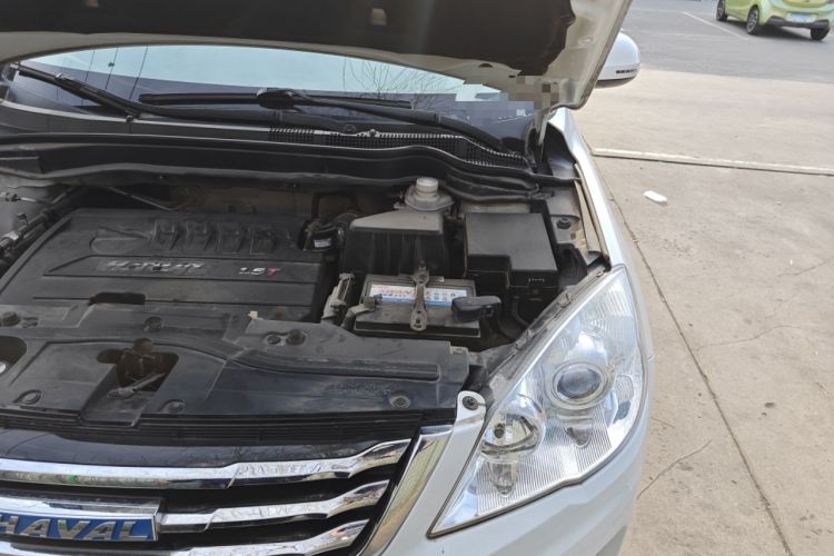 Used Haval H6 2016 Upgraded Model 1.5T Manual Two-Wheel Drive Elite Version Engine Bay Left