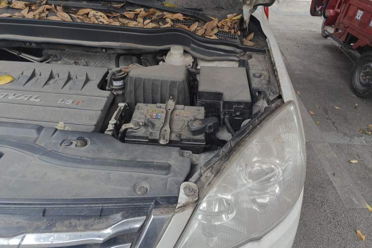 Used Haval H6 2016 Upgraded Model 1.5T Manual Two-Wheel Drive Elite Version Engine Bay Left