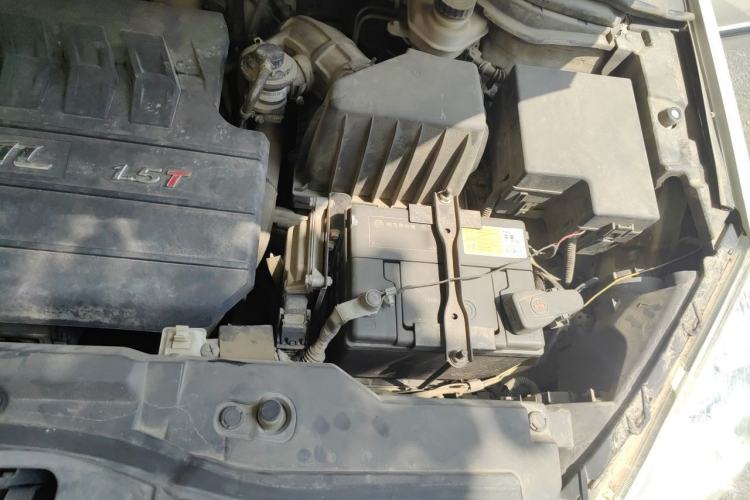 Used Haval H6 2016 Upgraded Model 1.5T Manual Two-Wheel Drive Urban Version Engine Bay Left