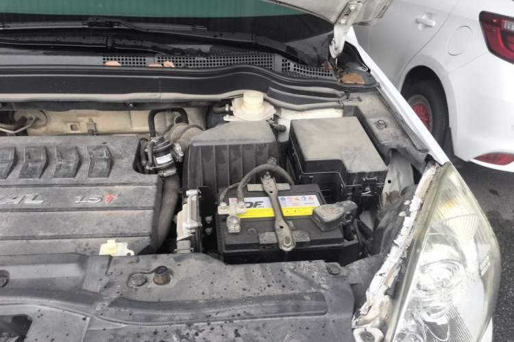 Used Haval H6 2016 Upgraded Model 1.5T Automatic Two-Wheel Drive Elite Version Engine Bay Left