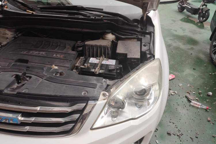 Used Haval H6 2016 Upgraded Model 1.5T Manual Two-Wheel Drive Elite Version Engine Bay Left