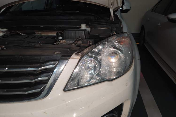Used Haval H6 2016 Upgraded Model 1.5T Manual Two-Wheel Drive Elite Version Engine Bay Left